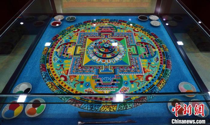 圖為藏醫(yī)藥佛壇城?！●R銘言 攝