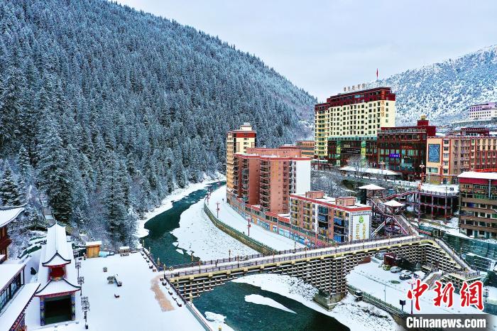 壤塘的雪后美景?！∪捞量h融媒體中心供圖