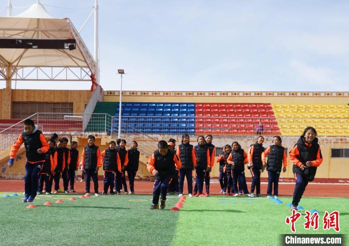 圖為孩子們正在進行訓練?！●R銘言 攝