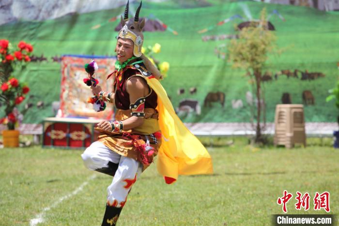 圖為演出人員表演現(xiàn)場(chǎng)?！“喱斂h文體旅游廣電局 供圖