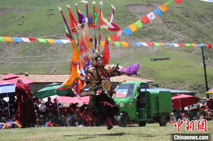 圖為表演現(xiàn)場(chǎng)?！“喱斂h文體旅游廣電局 供圖