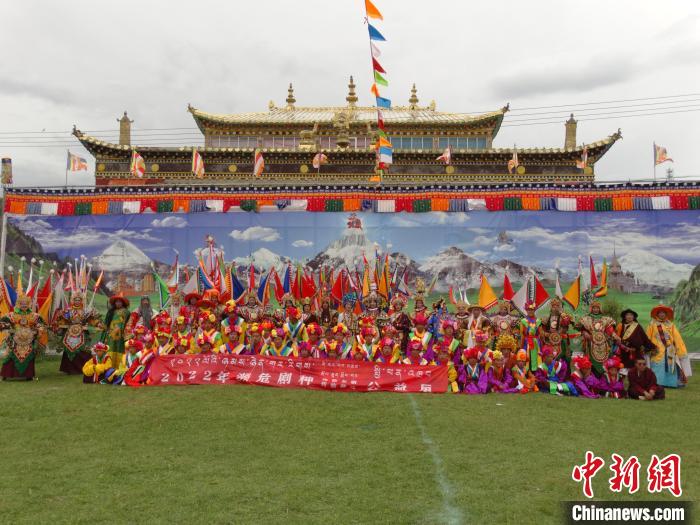 圖為全體演員合影?！“喱斂h文體旅游廣電局 供圖