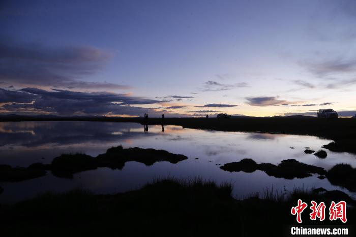 圖為夕陽(yáng)下的查旦濕地?！●R銘言 攝