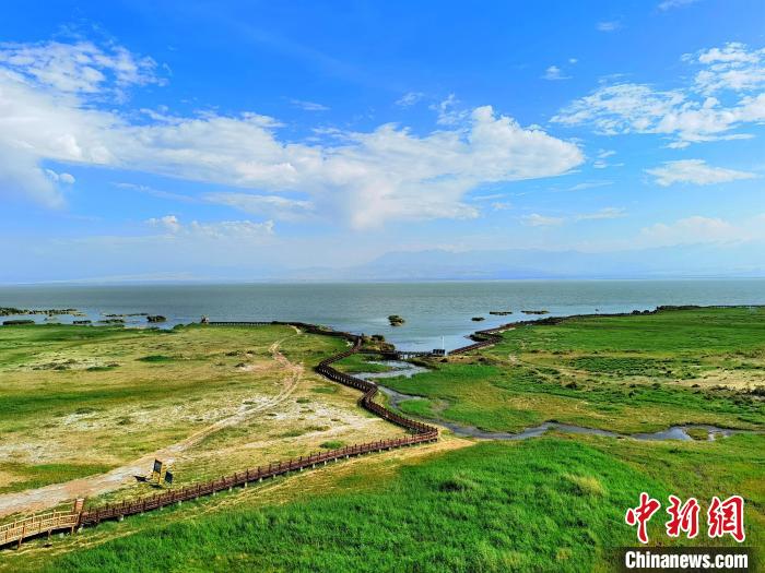 圖為航拍都蘭湖國(guó)家濕地公園?！∑钤鲚?攝