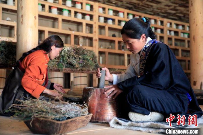 藥材搗碎?！⊥趵?攝