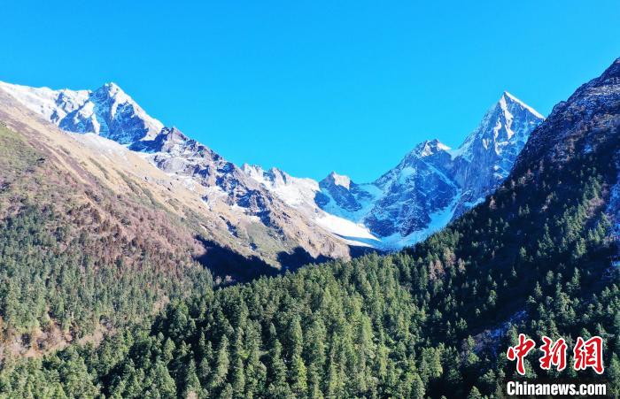 畢棚溝景區(qū)風(fēng)光?！“苍?攝