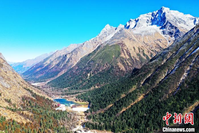 畢棚溝景區(qū)風(fēng)光?！“苍?攝