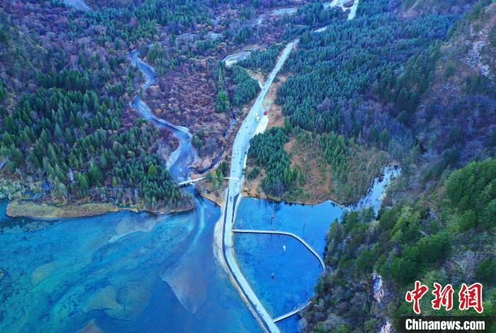 畢棚溝景區(qū)風(fēng)光?！“苍?攝