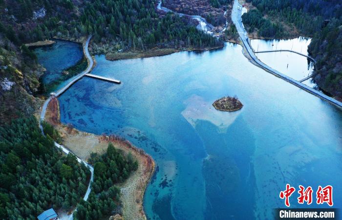 畢棚溝景區(qū)風(fēng)光?！“苍?攝