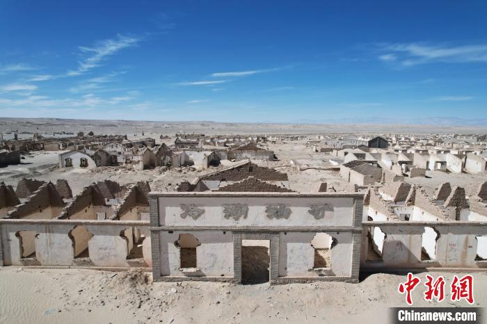 航拍青海省海西蒙古族藏族自治州茫崖市冷湖石油工業(yè)遺址保護(hù)區(qū)?！●R銘言 攝