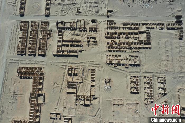 航拍青海省海西蒙古族藏族自治州茫崖市冷湖石油工業(yè)遺址保護(hù)區(qū)?！●R銘言 攝