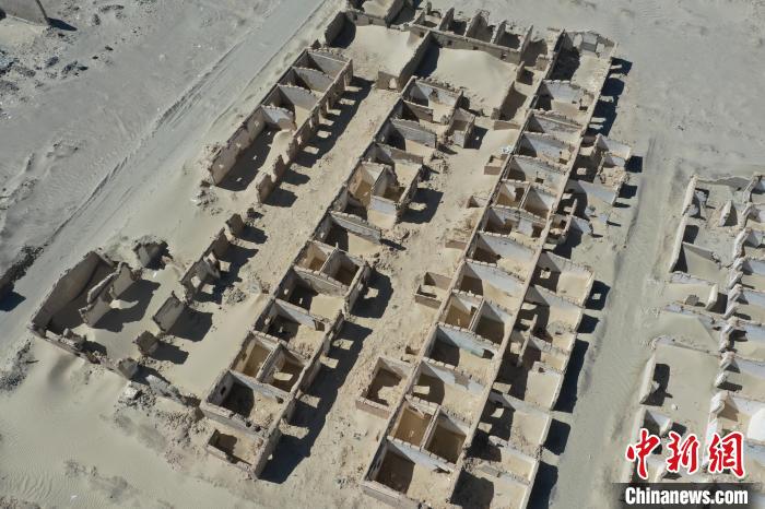 航拍青海省海西蒙古族藏族自治州茫崖市冷湖石油工業(yè)遺址保護(hù)區(qū)?！●R銘言 攝