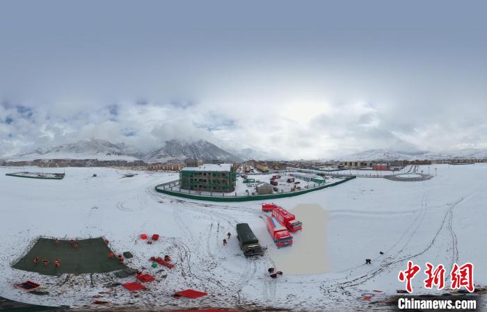 圖為地震實(shí)戰(zhàn)演練現(xiàn)場全景。　玉樹消防供圖