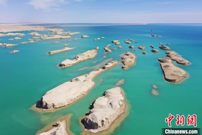 航拍青海大柴旦烏素特水上雅丹奇特景觀?！●R銘言 攝