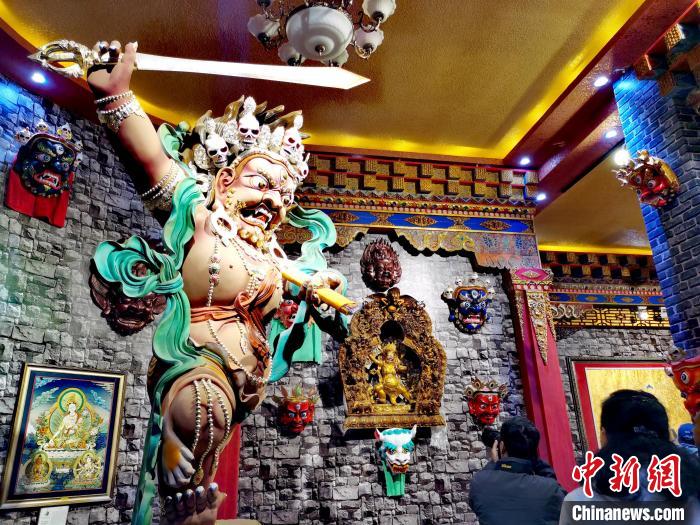 青海“金色谷地”熱貢：唐卡、泥塑璀璨奪目