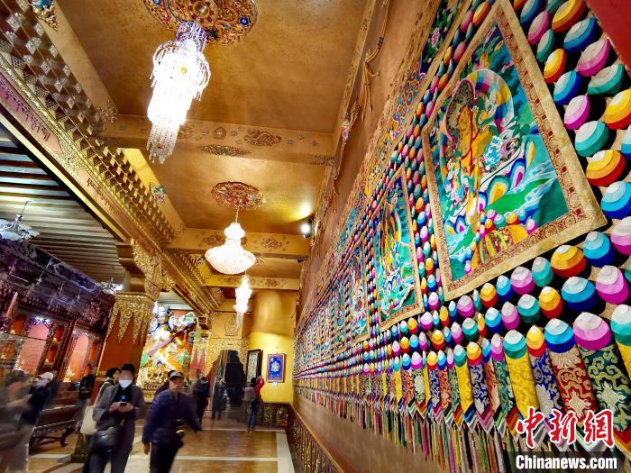 圖為仁俊畫院內(nèi)的堆繡?！?zhí)砀?攝