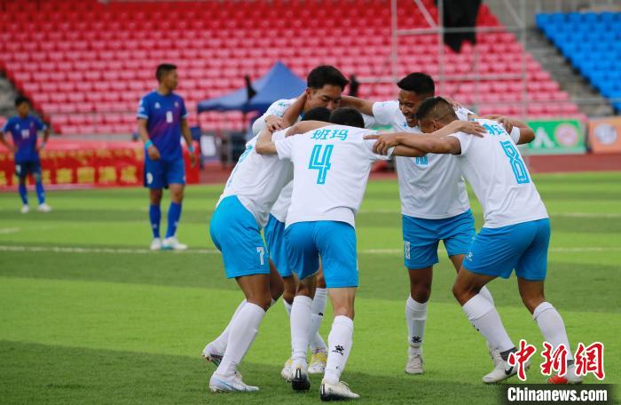 圖為班瑪隊隊員慶祝進(jìn)球?！●R銘言 攝