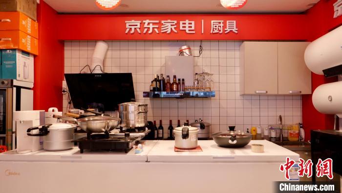 圖為店內部分商品展示?！≈x牧 攝