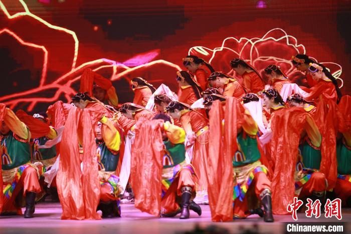 圖為農(nóng)行西藏分行演出現(xiàn)場?！∞r(nóng)行西藏分行 供圖