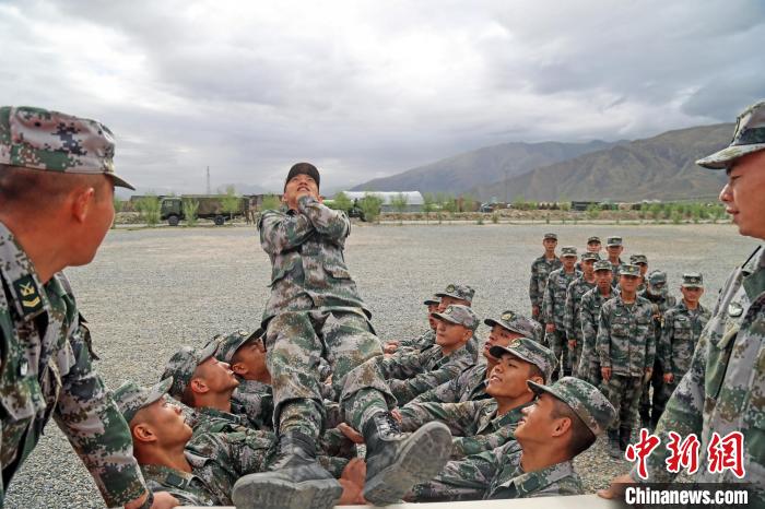 信任背摔?！《魏晡?攝