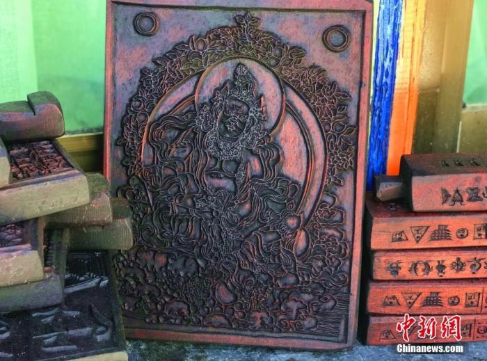 圖為普松雕刻技藝傳承人嘎瑪曲扎創(chuàng)作的雕刻作品。 <a target='_blank' ><p  align=