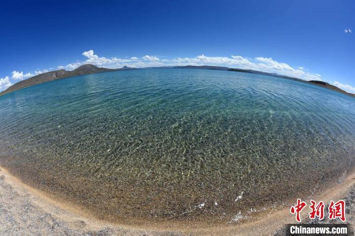 錯(cuò)鄂湖水清澈透明?！?lt;a target='_blank' ></p><p  align=