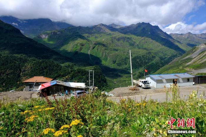 圖為8月6日，玉麥鄉(xiāng)卓嘎、央宗姐妹的牧場(chǎng)風(fēng)光。 <a target='_blank' ></p><p  align=