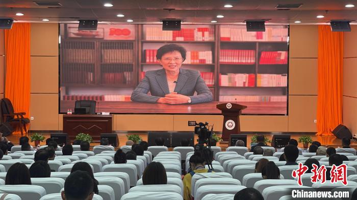 中國(guó)數(shù)百名專家學(xué)者齊聚共商西藏“穩(wěn)定、發(fā)展、生態(tài)、強(qiáng)邊”四件大事