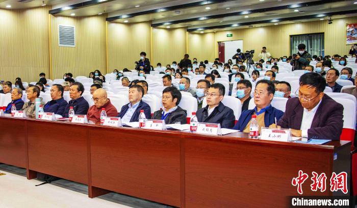圖為與會(huì)專家學(xué)者聽(tīng)會(huì)?！钪覍?攝