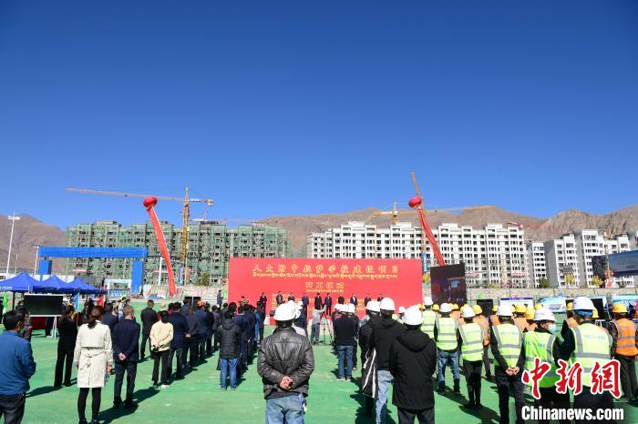 圖為人大附中拉薩學(xué)校開工奠基儀式現(xiàn)場?！∝暩聛硭?攝
