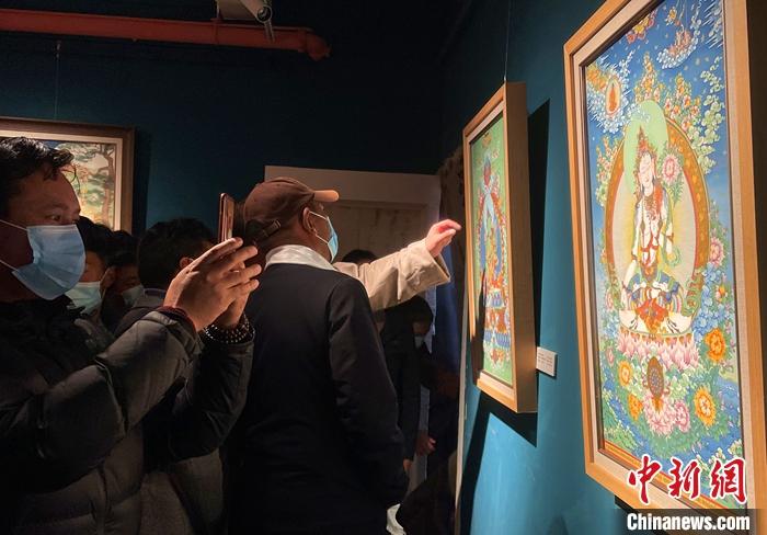 11月17日，由西藏自治區(qū)文學(xué)藝術(shù)界聯(lián)合會(huì)主辦的第七屆“見(jiàn)即愿滿”西藏精品唐卡展在拉薩拉開(kāi)帷幕。 <a target='_blank' href='/'><p  align=