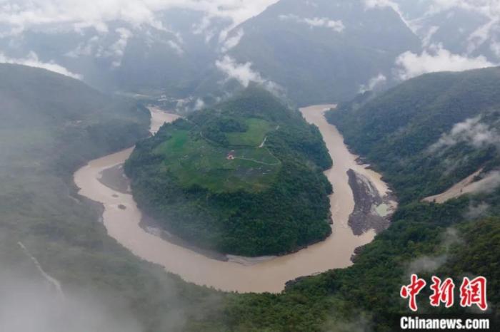 雅魯藏布江果果塘大拐彎。