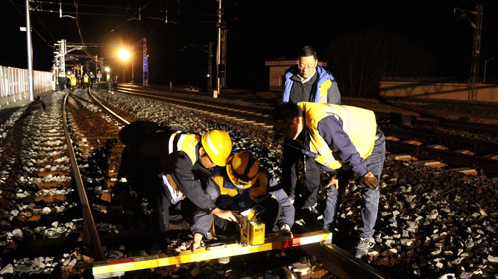 測(cè)量作業(yè)。祁國慶攝