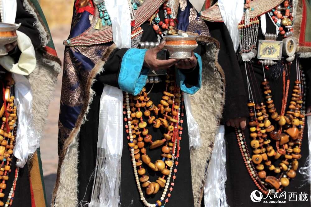 獨(dú)具特色的“飛天服飾”。人民網(wǎng) 李海霞攝