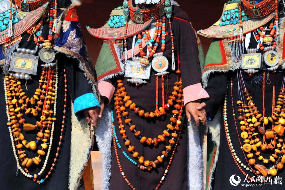 精美的“飛天服飾”。人民網(wǎng) 李海霞攝