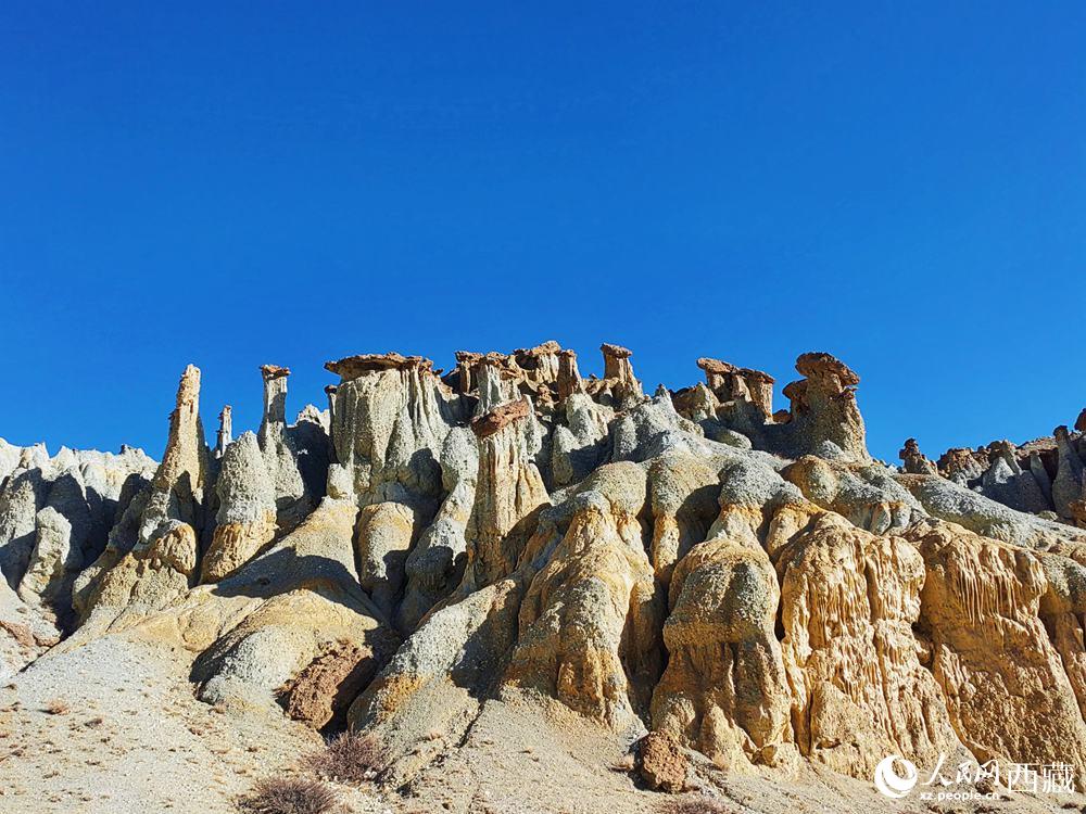 形態(tài)各異的土林。人民網(wǎng) 李海霞攝