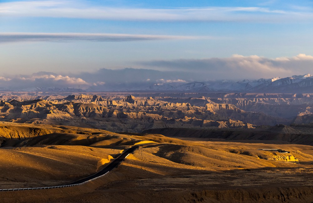 換個(gè)角度看土林。貢覺群培攝