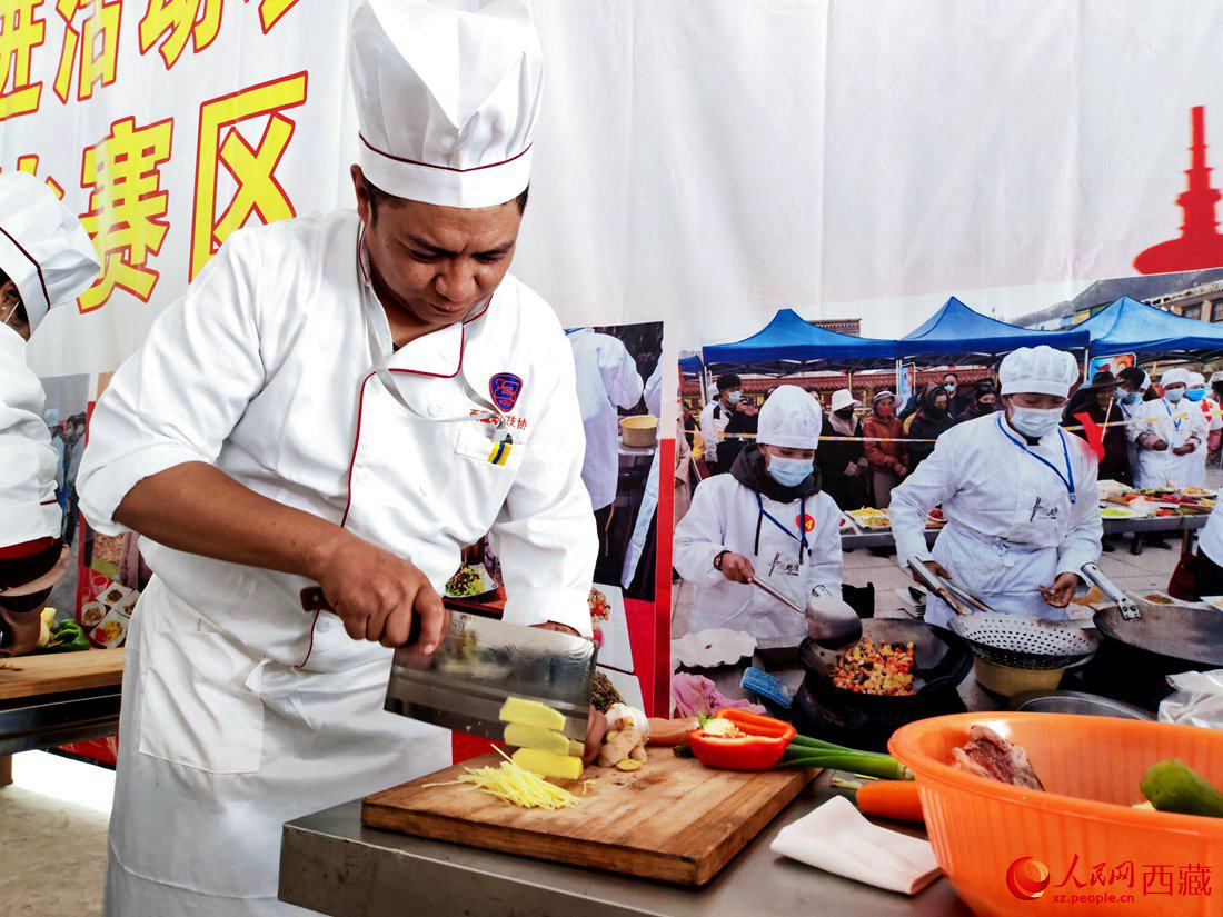 廚藝比拼現(xiàn)場。 人民網(wǎng) 李海霞攝