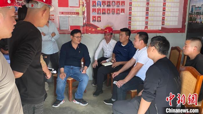 援藏干部黃劍鋒:建設(shè)西藏愛上西藏