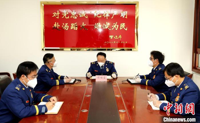 圖為西藏森林消防總隊(duì)在二十大開幕會(huì)結(jié)束后組織學(xué)習(xí)討論?！∥鞑厣窒揽傟?duì)供圖