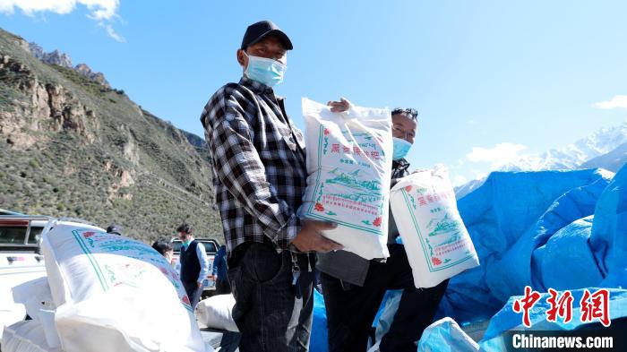 圖為合作社加工完成的優(yōu)質(zhì)糌粑?！〖卫杩h融媒體中心供圖