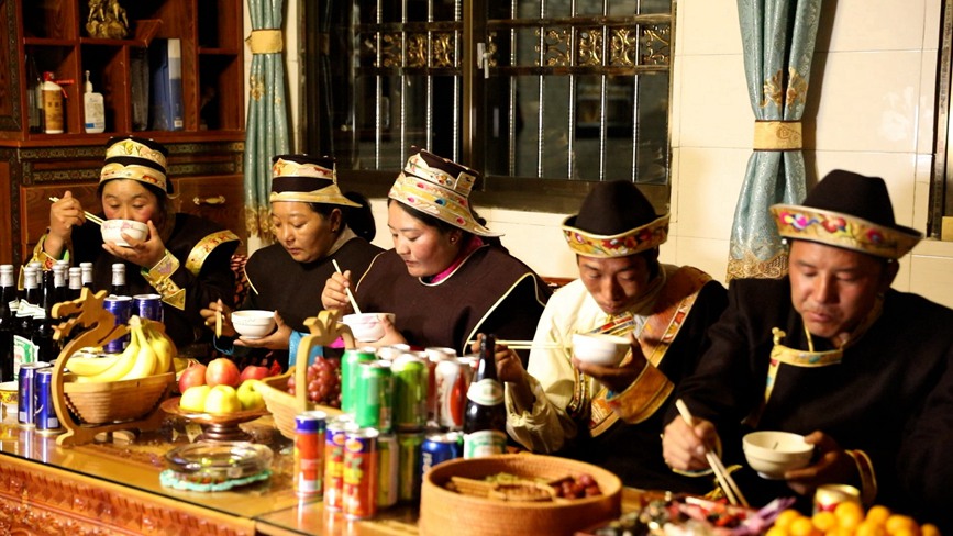 吃“古突”。