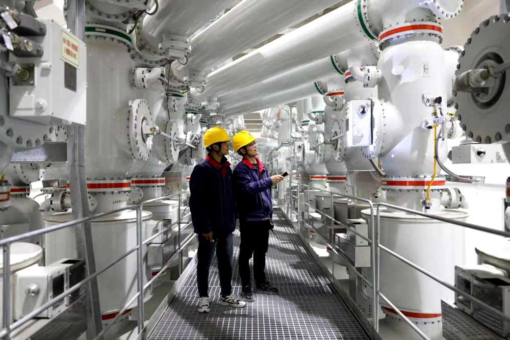 進(jìn)行日常檢查。吳雛音 攝