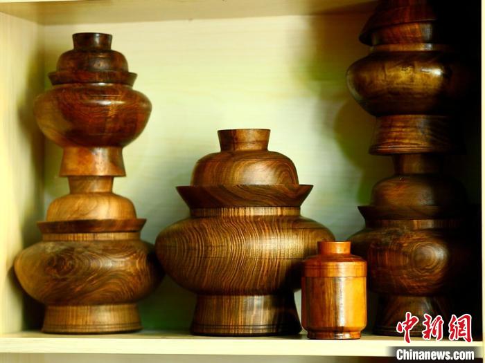 圖為各種木碗成品?！?鄧巴 　攝