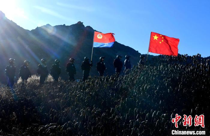 1月6日，移民警察正在乃堆拉巡邏?！±盍?攝