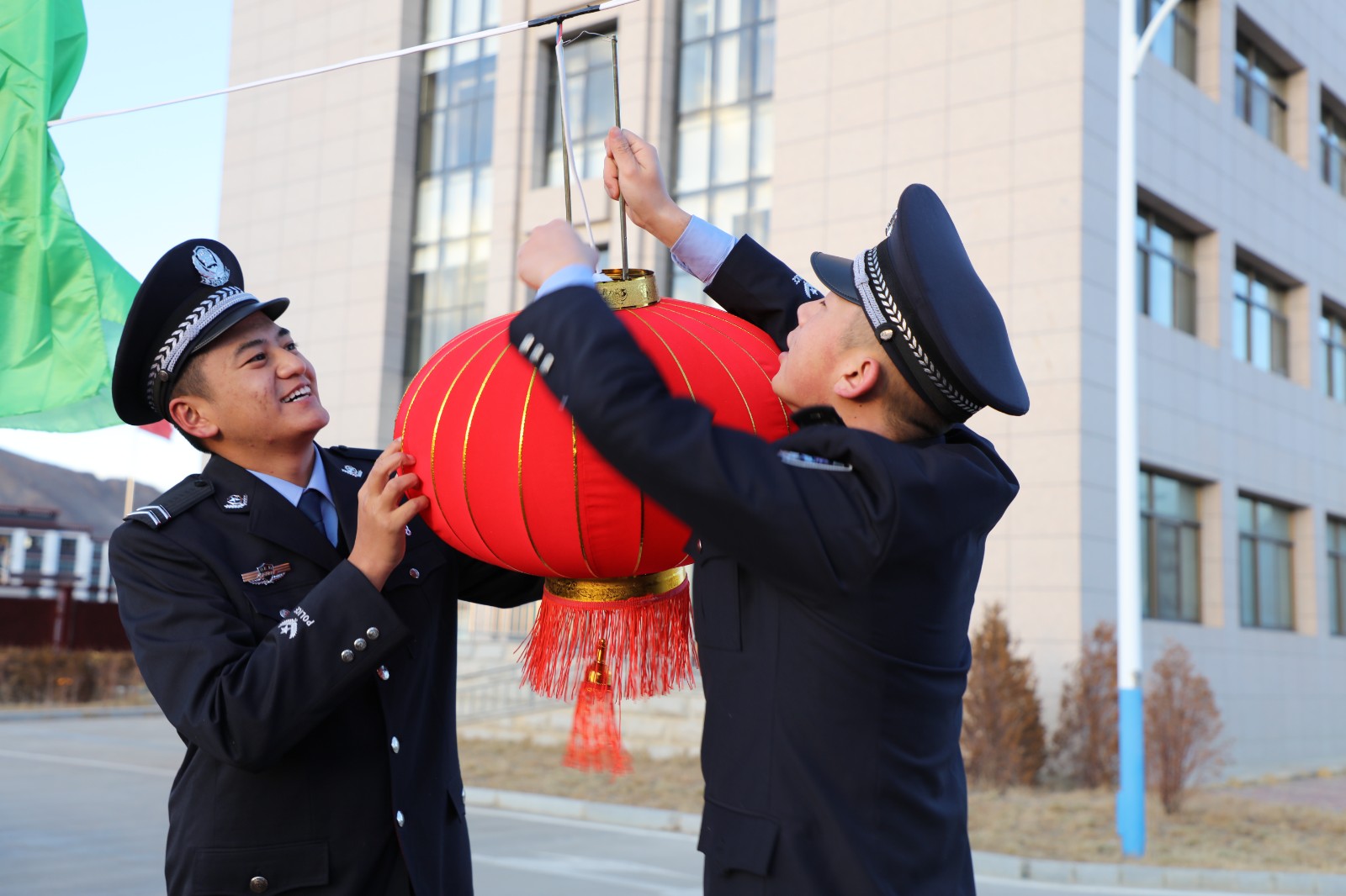 （要聞 新媒體）雪域邊關(guān)的他們，是歸途的(4189296)-20230122091651.jpg