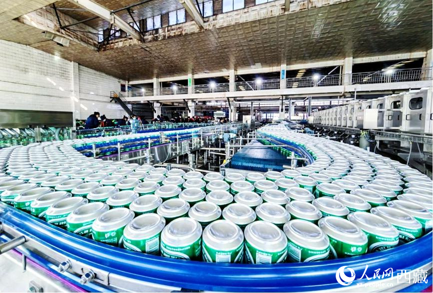 全新升級(jí)的生產(chǎn)線投入使用。人民網(wǎng) 李海霞攝