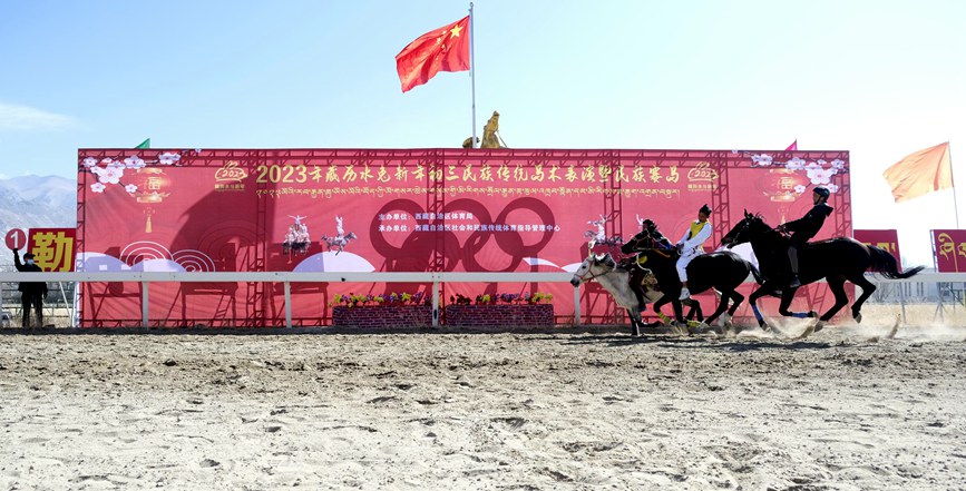 藏歷新年，精彩的馬術(shù)表演。潘多攝