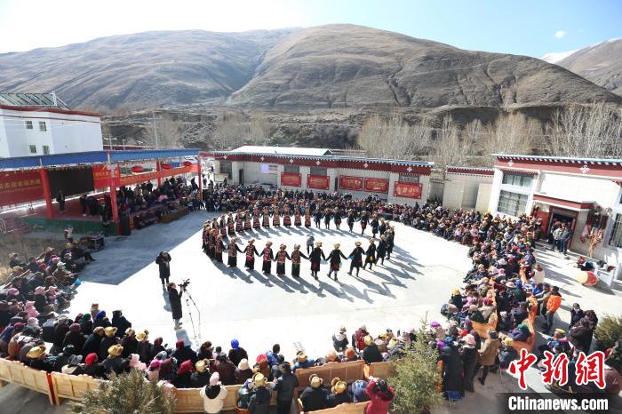 圖為匯報(bào)演出現(xiàn)場(chǎng)?！愔闈扇?攝