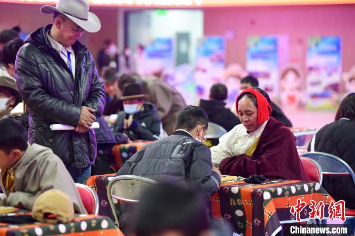 圖為比賽現(xiàn)場?！∝暩聛硭?攝